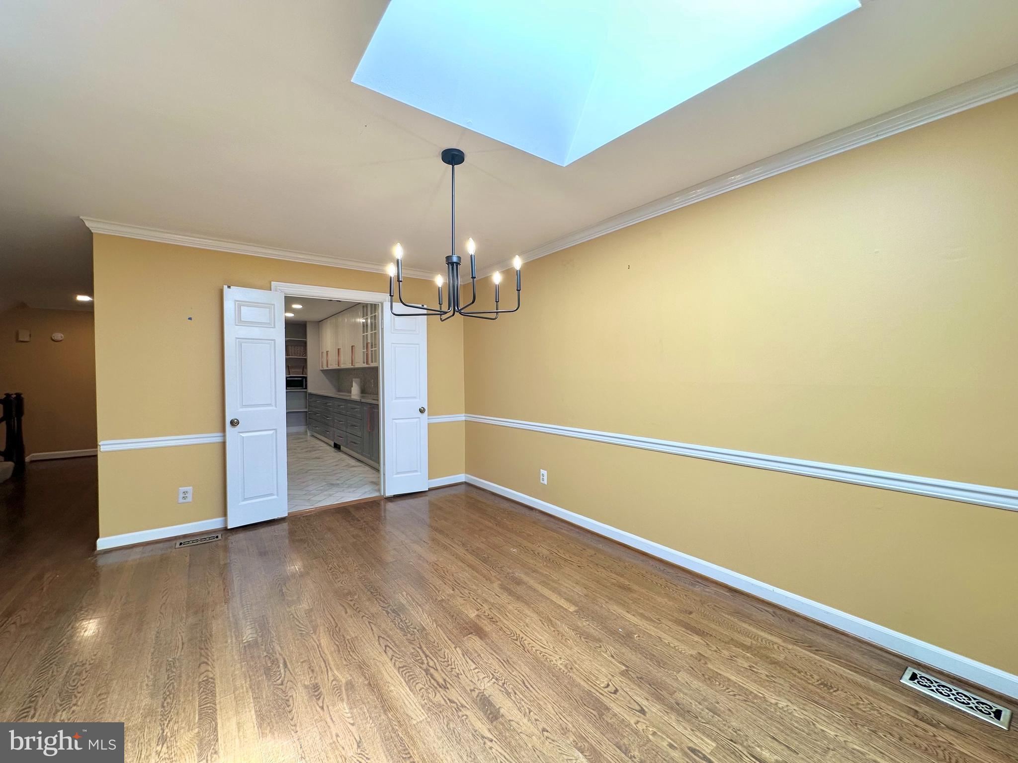 LANDMARK MEWS - Residential Lease