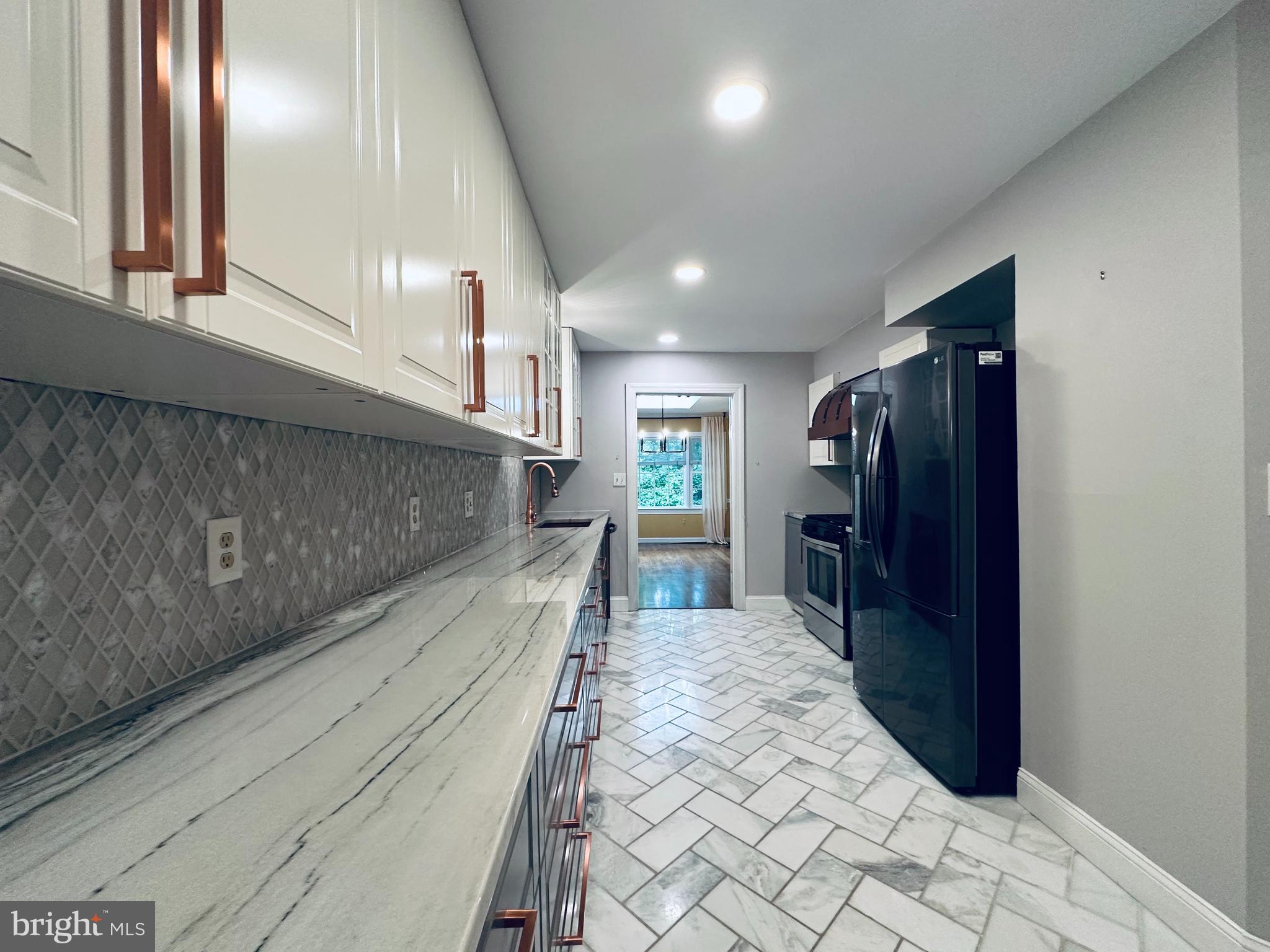 LANDMARK MEWS - Residential Lease