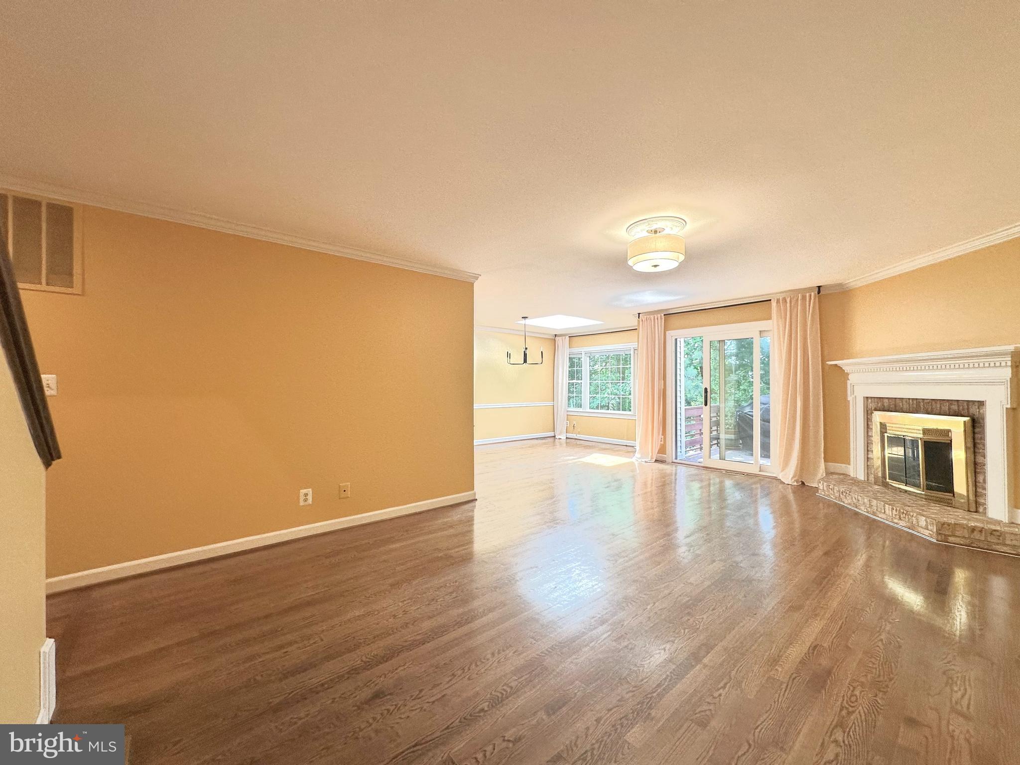 LANDMARK MEWS - Residential Lease