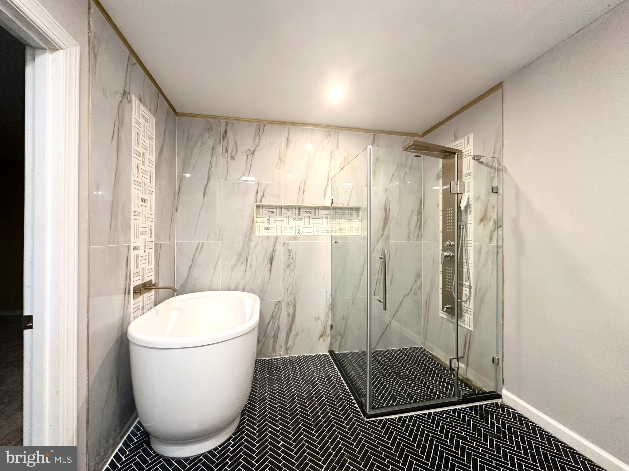 LANDMARK MEWS - Residential Lease