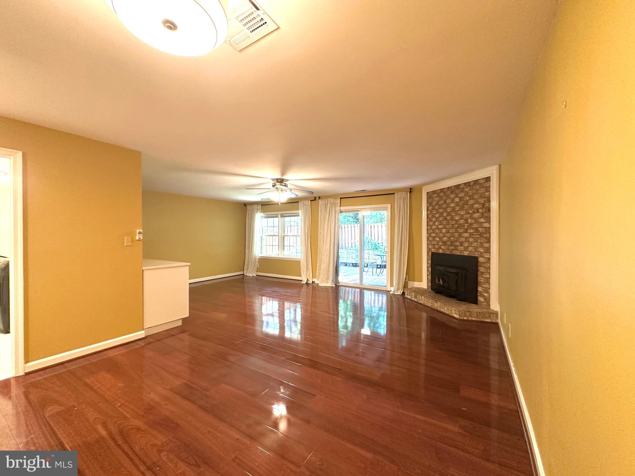 LANDMARK MEWS - Residential Lease