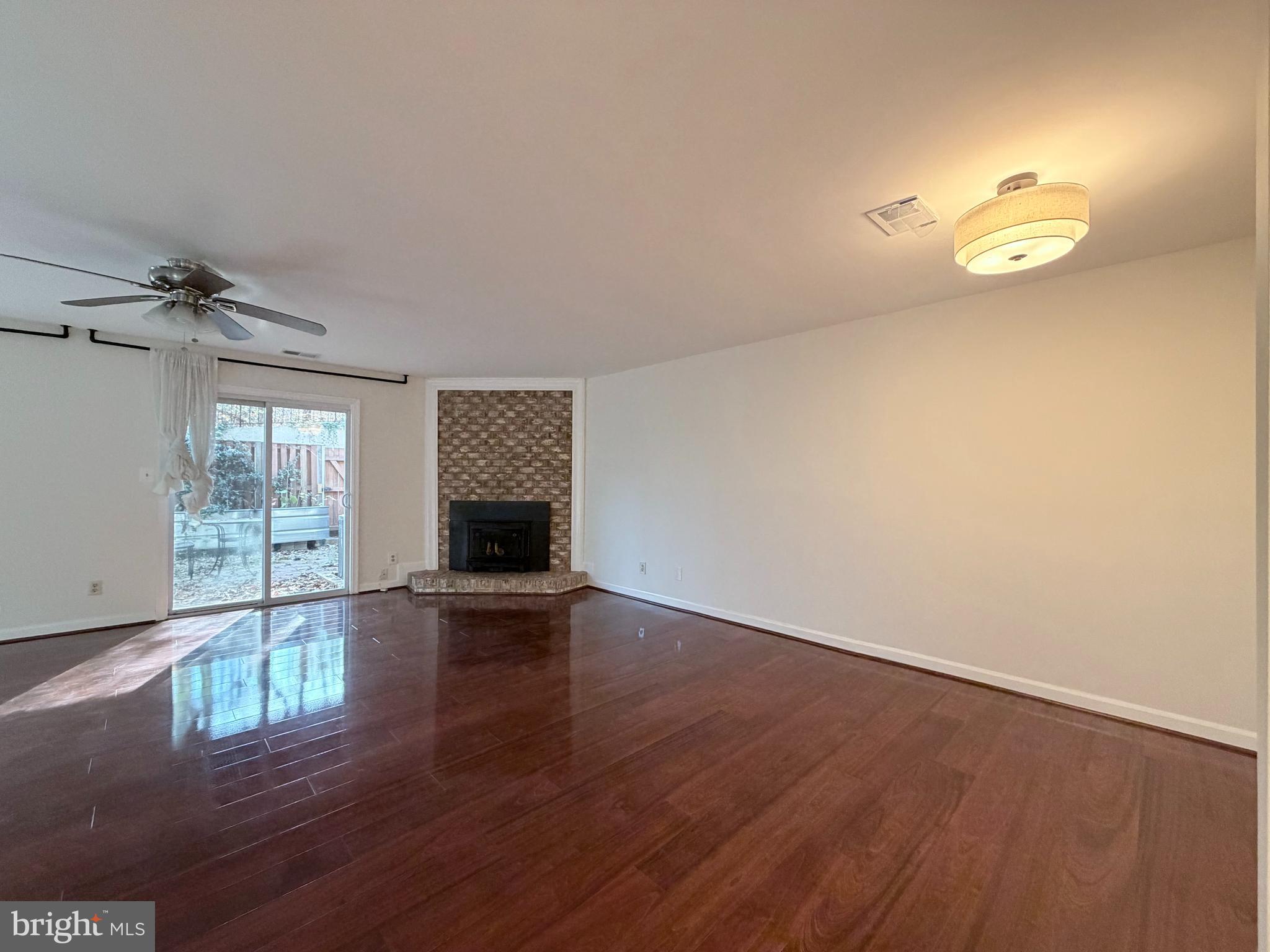 LANDMARK MEWS - Residential Lease