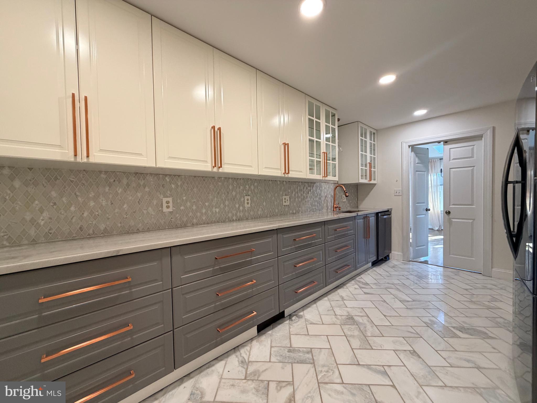 LANDMARK MEWS - Residential Lease