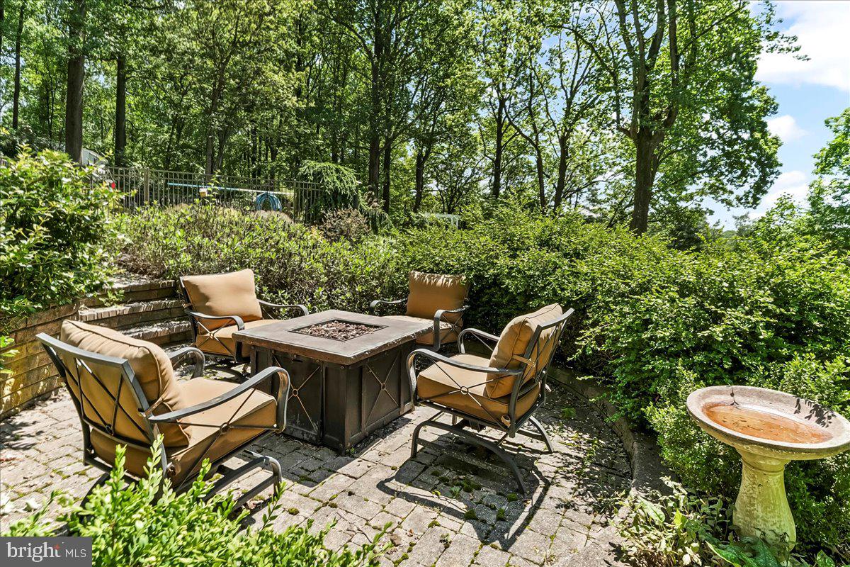 CHINKAPIN OAKS - Residential