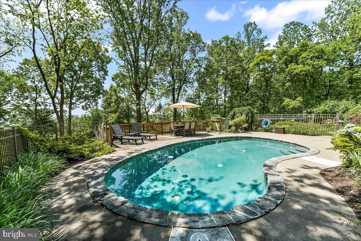 CHINKAPIN OAKS - Residential