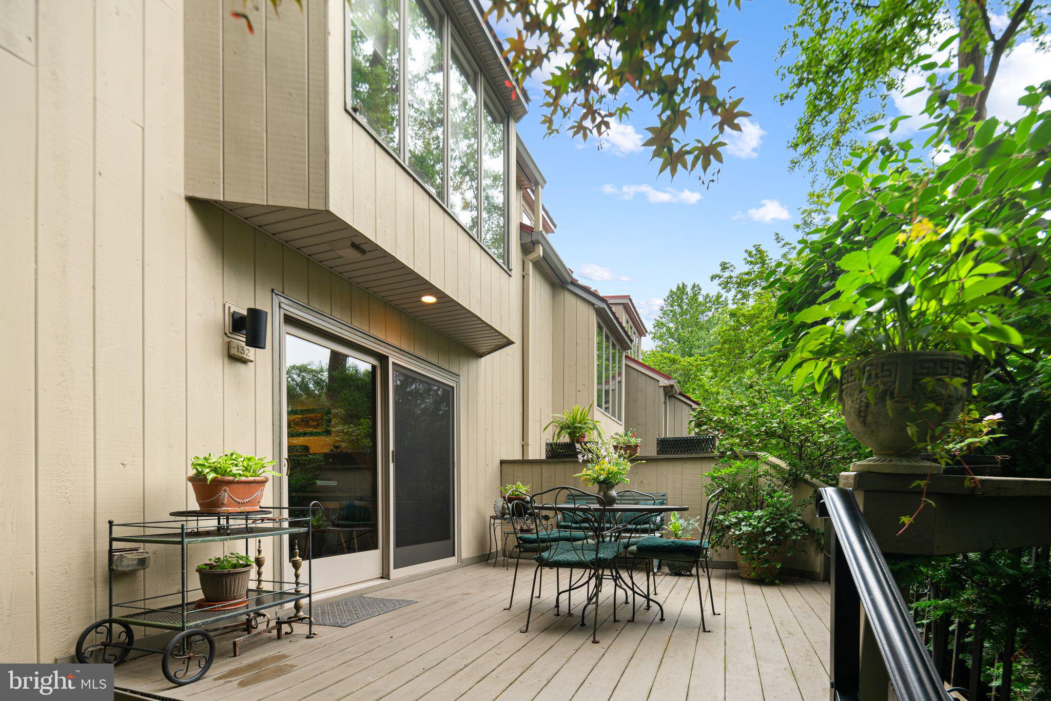 132 THE MEWS