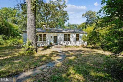 Photo of 1208 Shenandoah Road, ALEXANDRIA, VA 22308 (MLS # VAFX2329124)