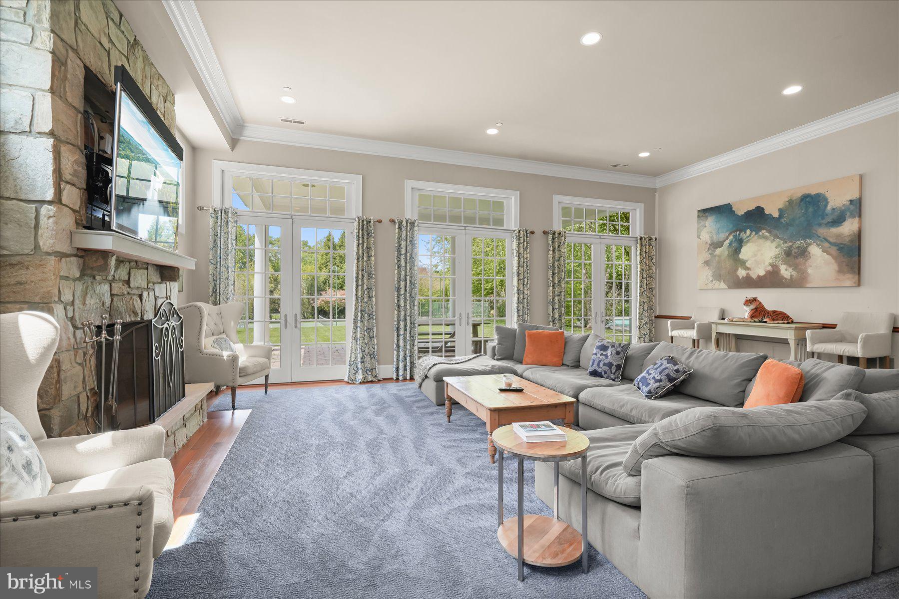 POTOMAC OUTSIDE - Residential