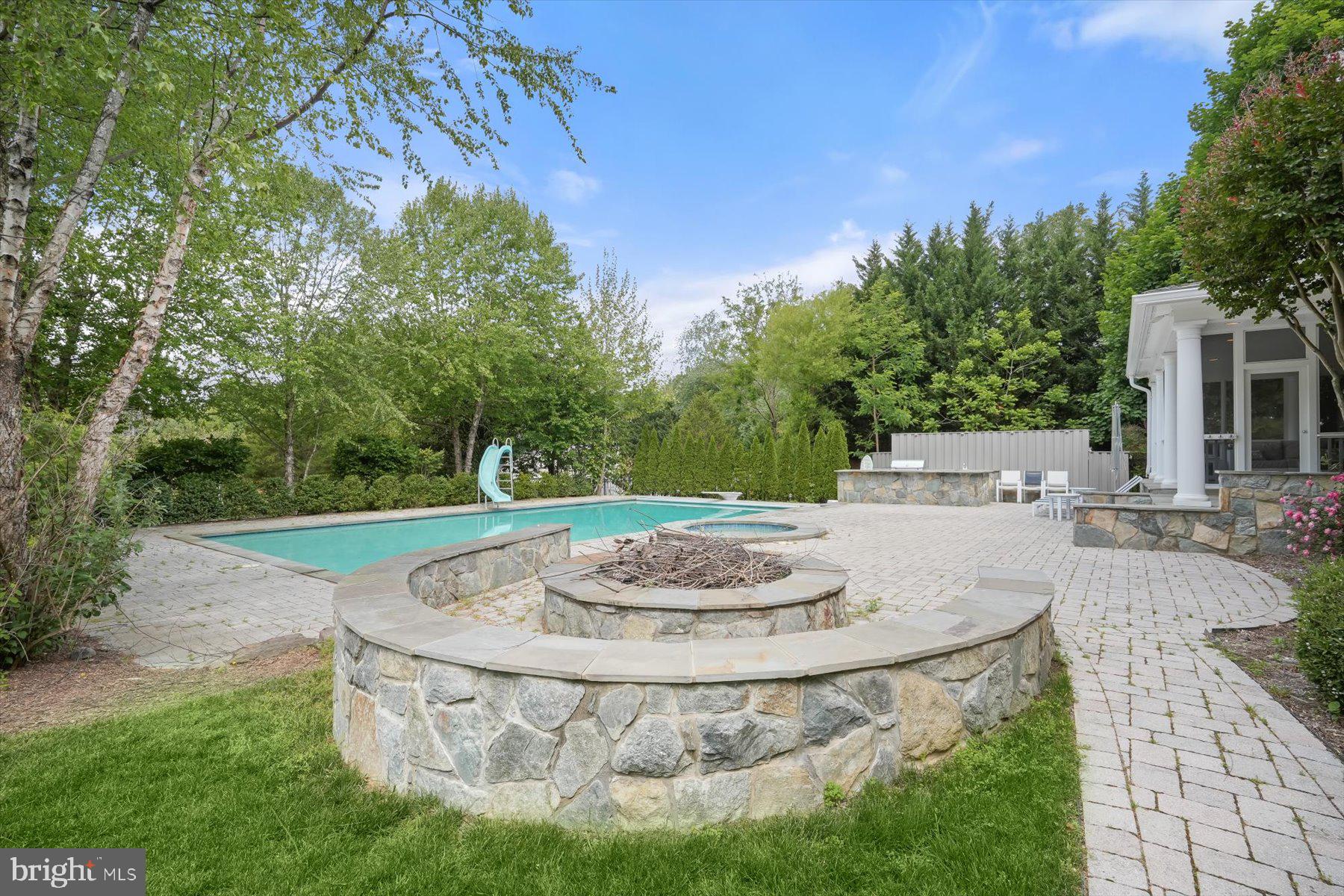 POTOMAC OUTSIDE - Residential