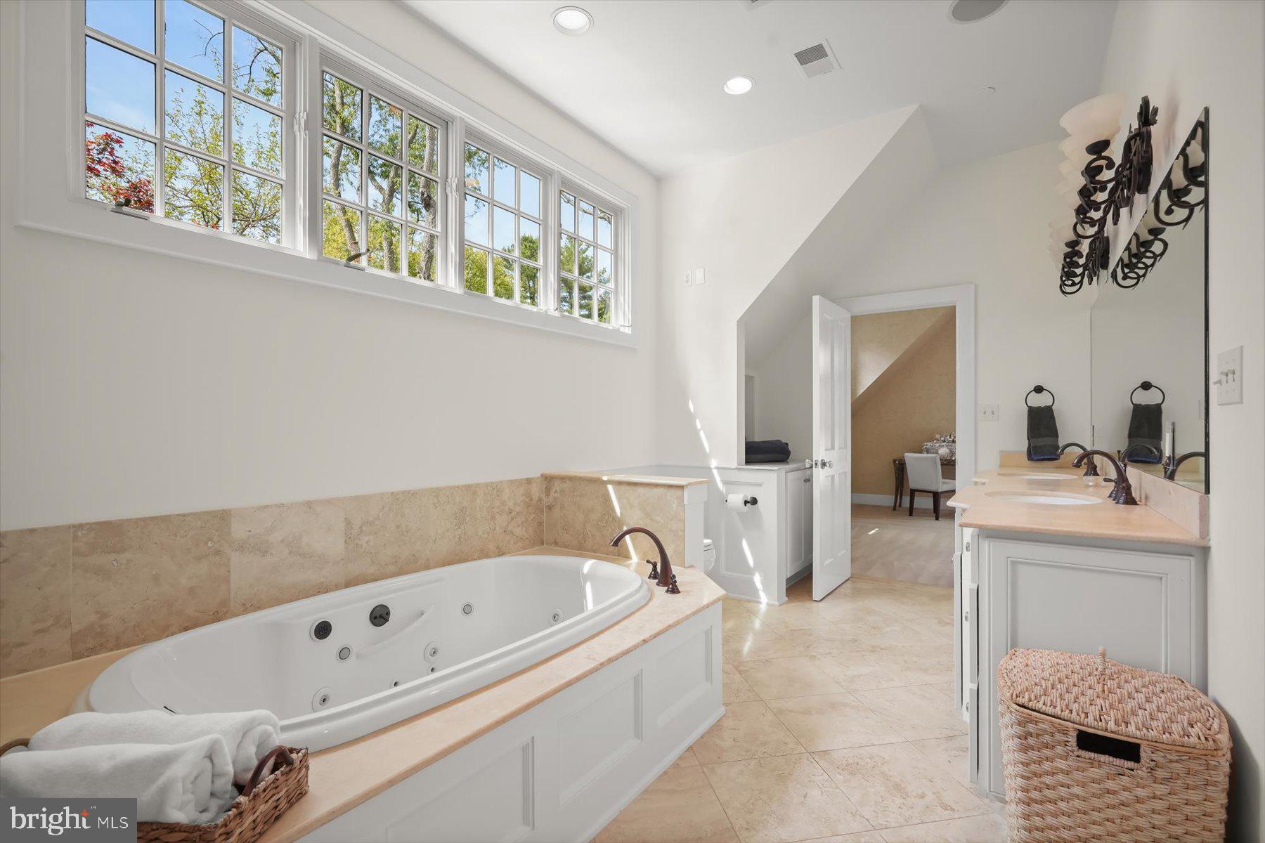 POTOMAC OUTSIDE - Residential