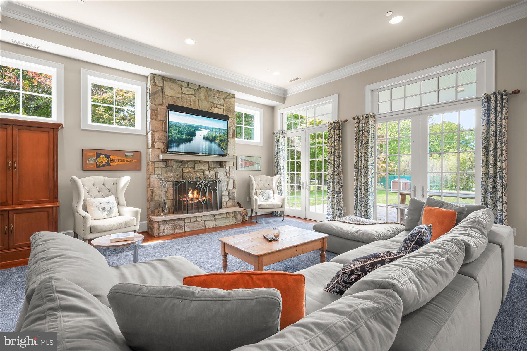 POTOMAC OUTSIDE - Residential