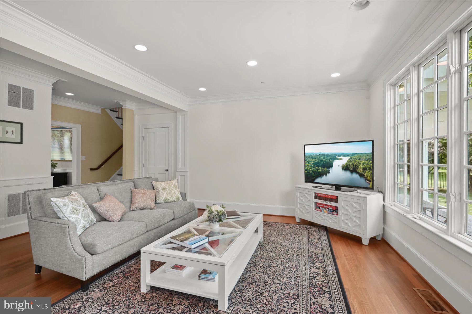 POTOMAC OUTSIDE - Residential