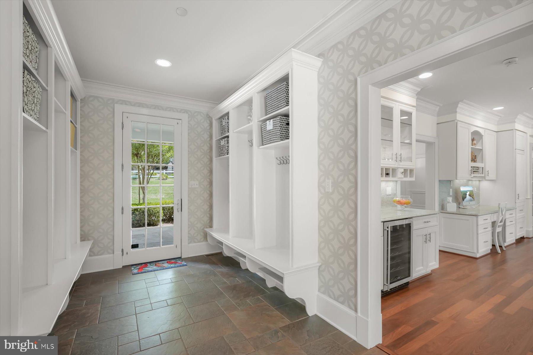 POTOMAC OUTSIDE - Residential