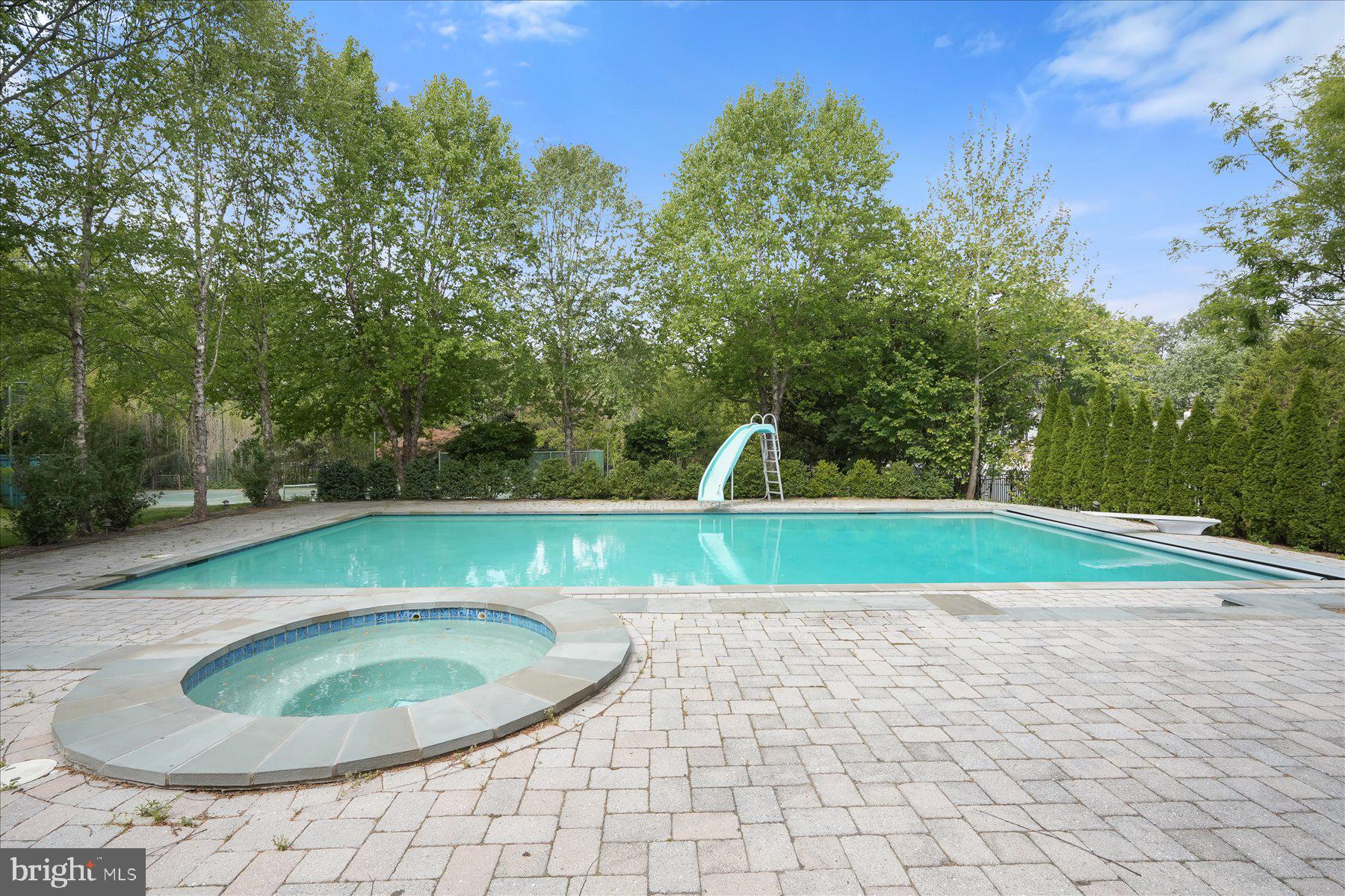 POTOMAC OUTSIDE - Residential