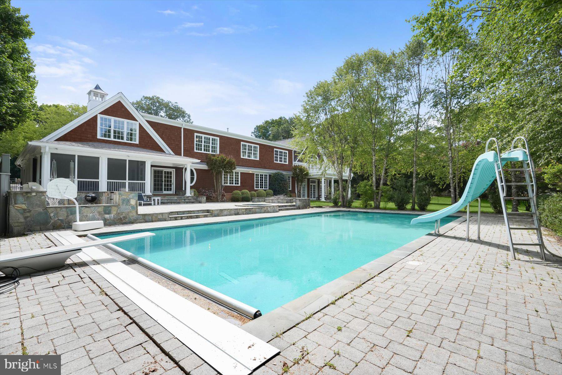 POTOMAC OUTSIDE - Residential