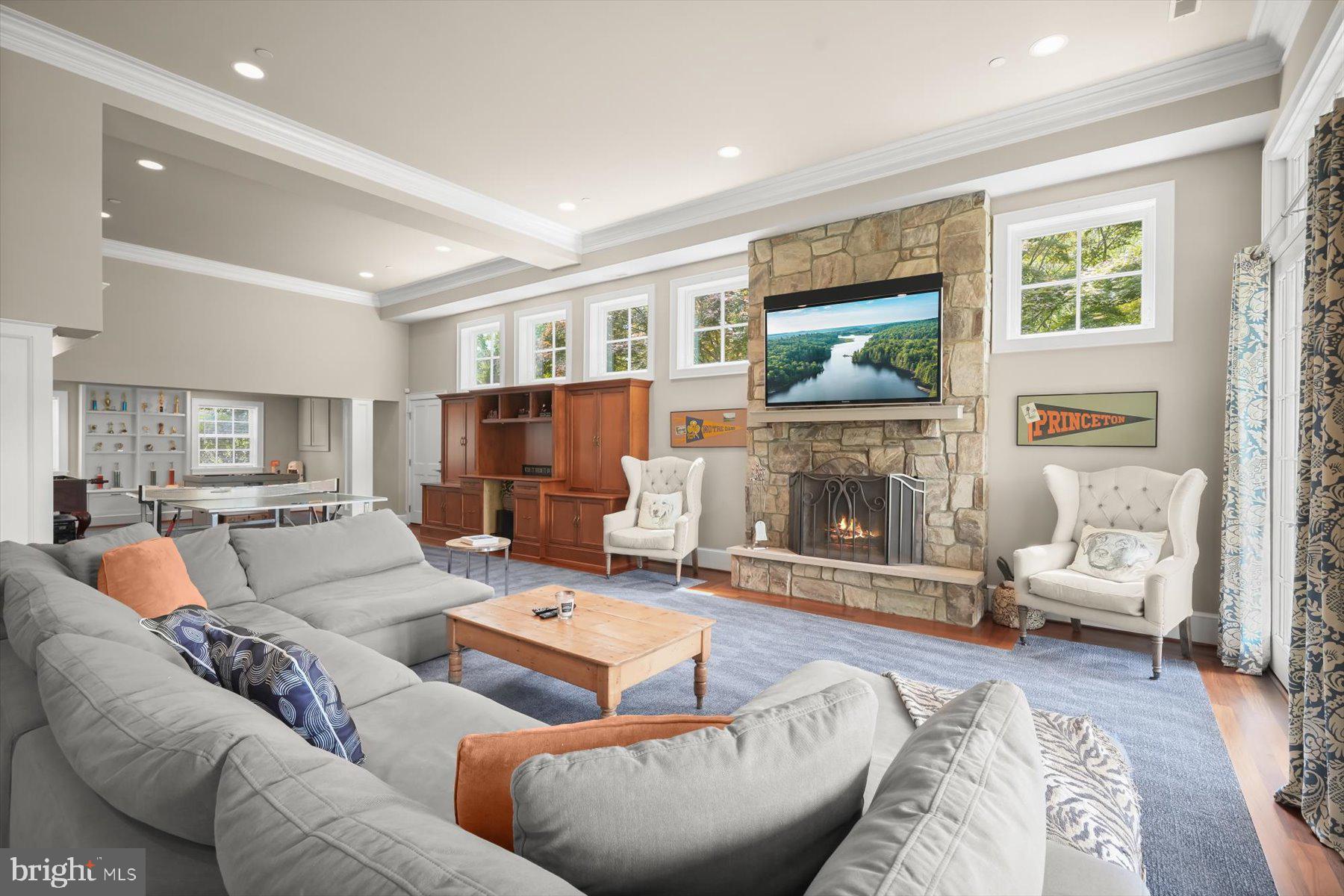 POTOMAC OUTSIDE - Residential