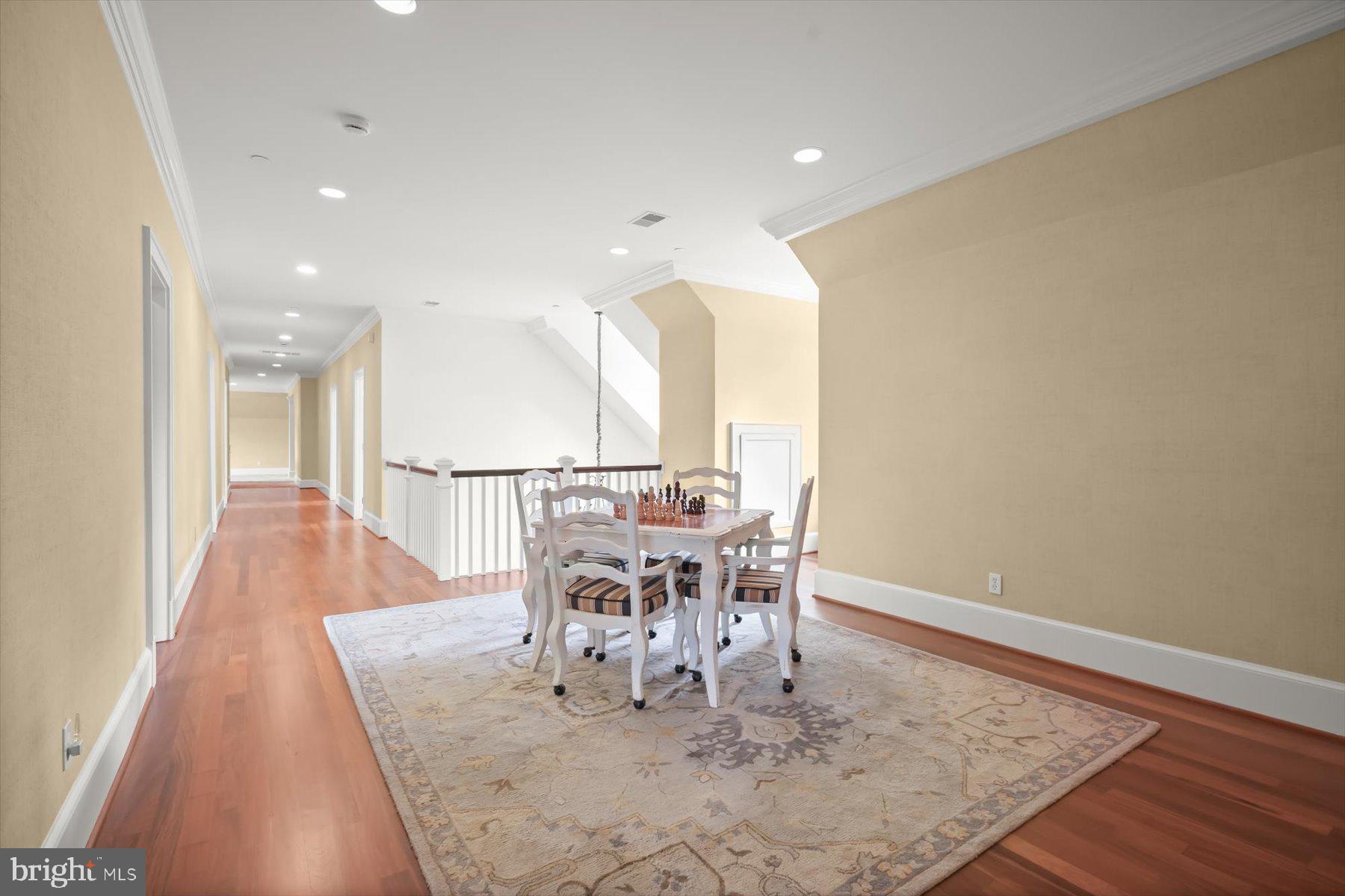 POTOMAC OUTSIDE - Residential