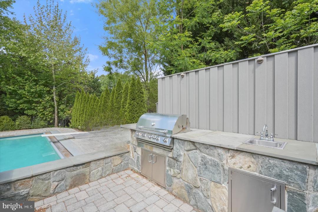 POTOMAC OUTSIDE - Residential