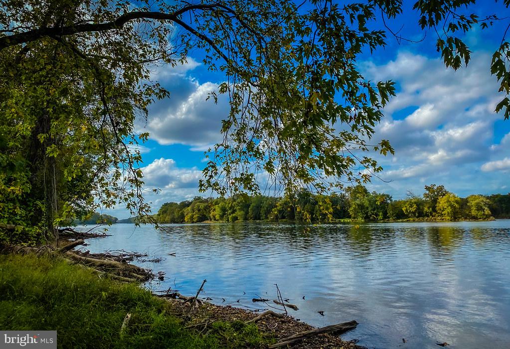 POTOMAC LAKES - Residential