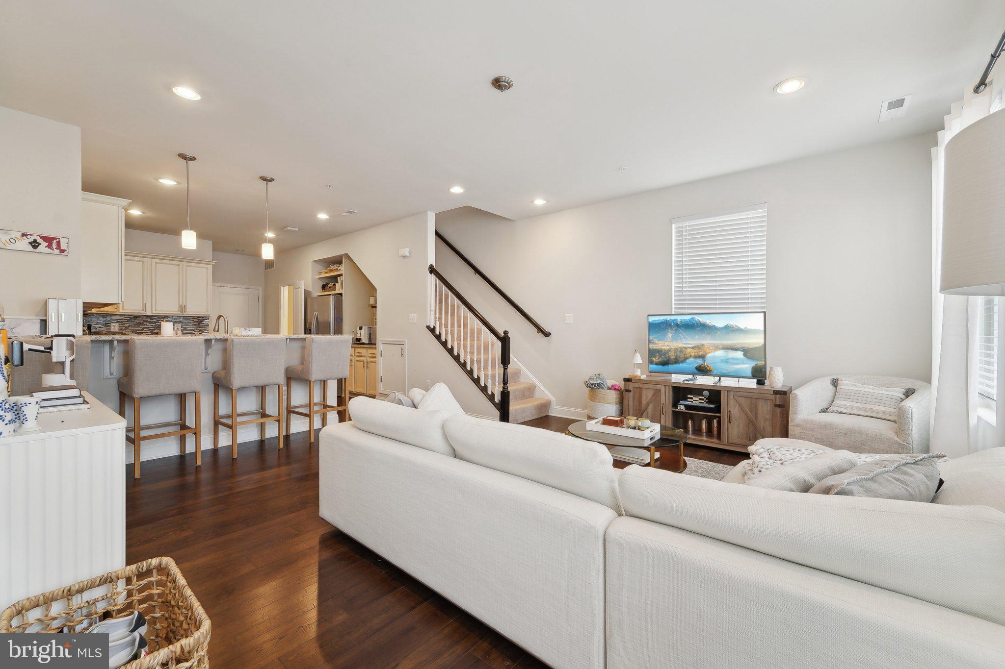 WESTVIEW SOUTH - Residential Lease