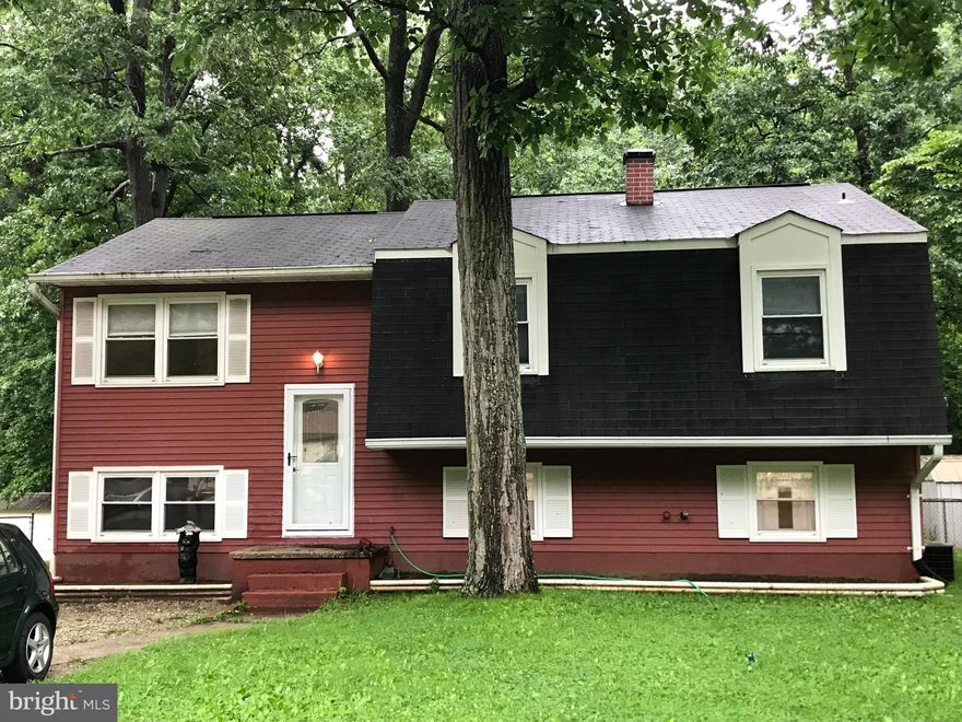 4 bedroom, 2.5 baths, in the Water privileged community of Arden on the Severn!  New kitchen, carpet, paint, nice sized yard walk to the beach!!!  New kitchen cabinets, stainless steel appliances, counter top, floor.  New hot water heater, pressure tank and water treatment system, new carpet, paint and remodeled bathrooms,and wood stove. Motivated Seller!!! As-Is sale!Lots of updates have been don