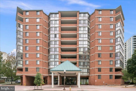 Photo of 1001 N Randolph Street #913, ARLINGTON, VA 22201 (MLS # VAAR2075112)