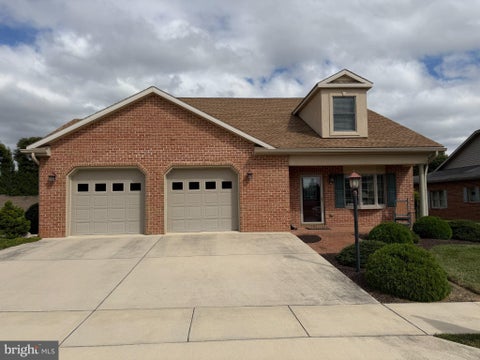 Photo of 13254 Onyx Drive, HAGERSTOWN, MD 21742 (MLS # MDWA2040420)