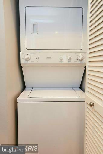 WEST VILLAGE OF SHIRLINGTON - Residential Lease