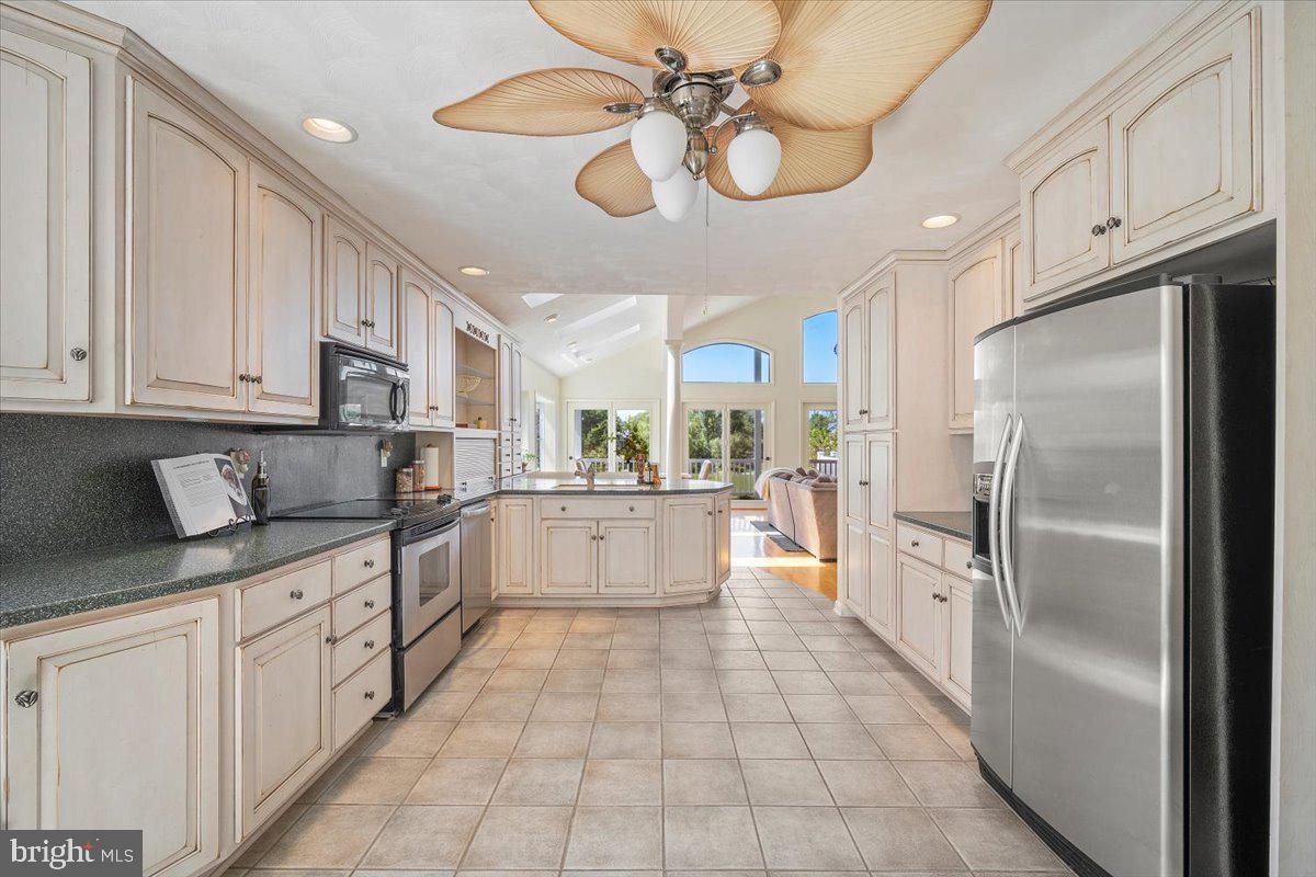 LAKE HERITAGE - Residential