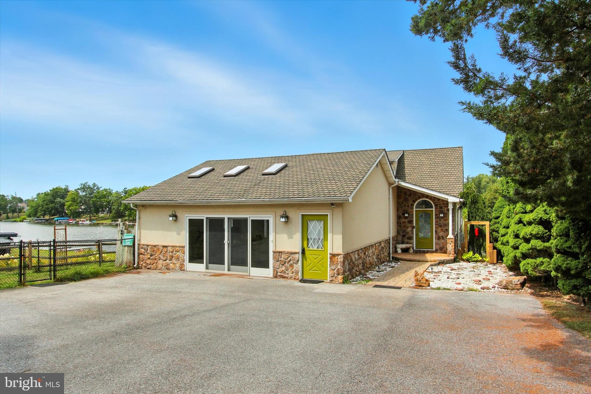 LAKE HERITAGE - Residential