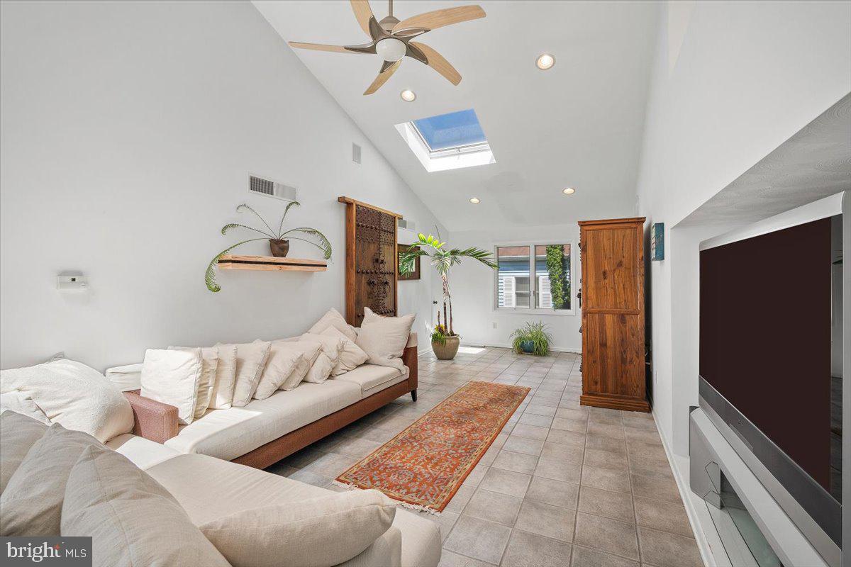 LAKE HERITAGE - Residential