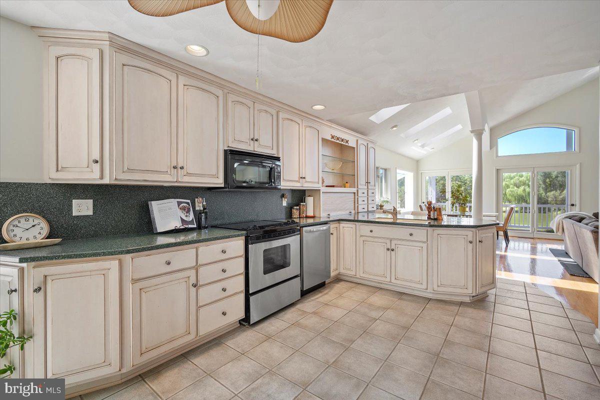 LAKE HERITAGE - Residential