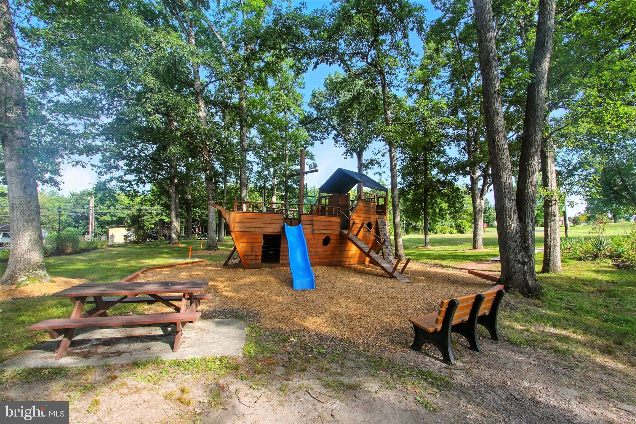 LAKE HERITAGE - Residential