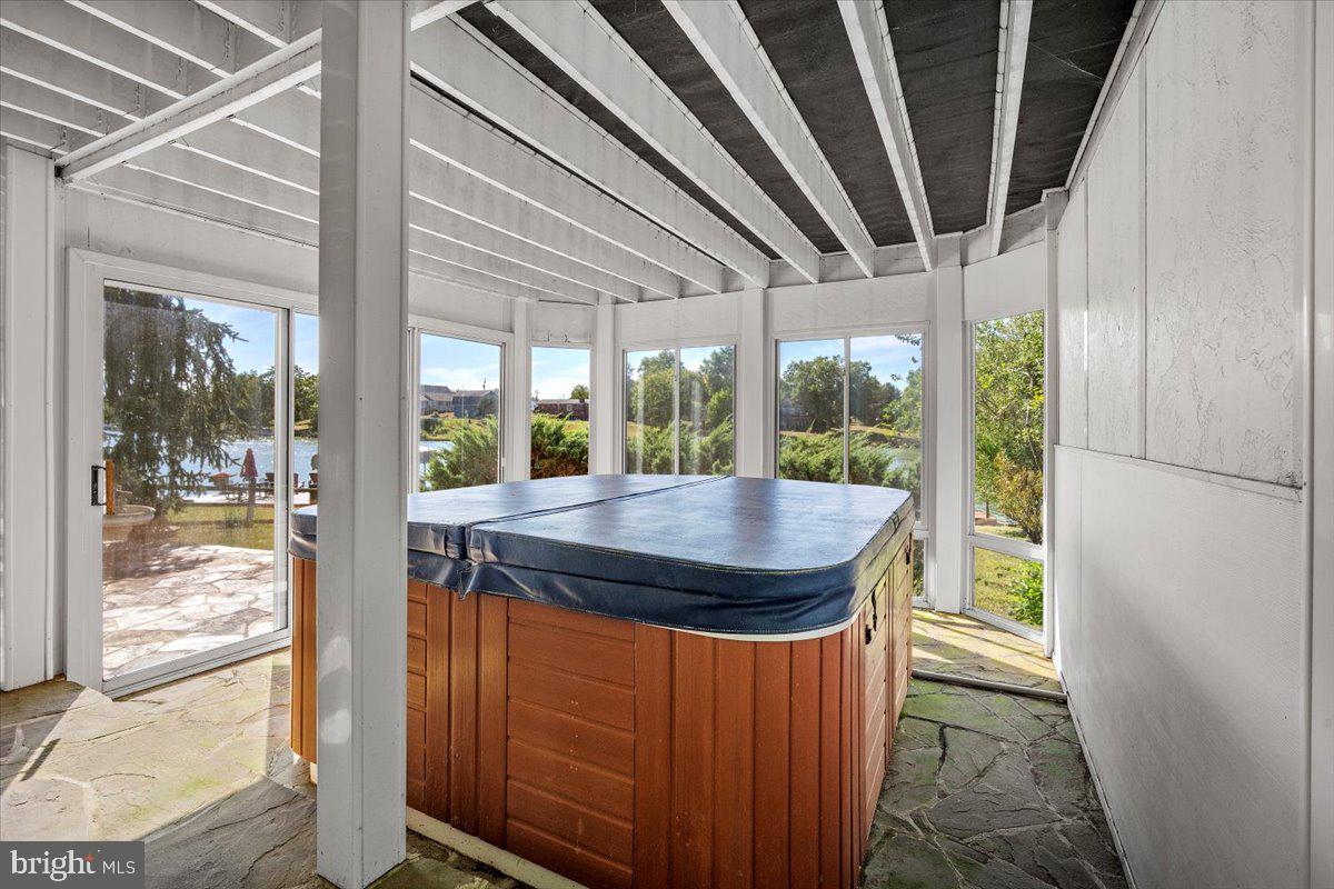 LAKE HERITAGE - Residential