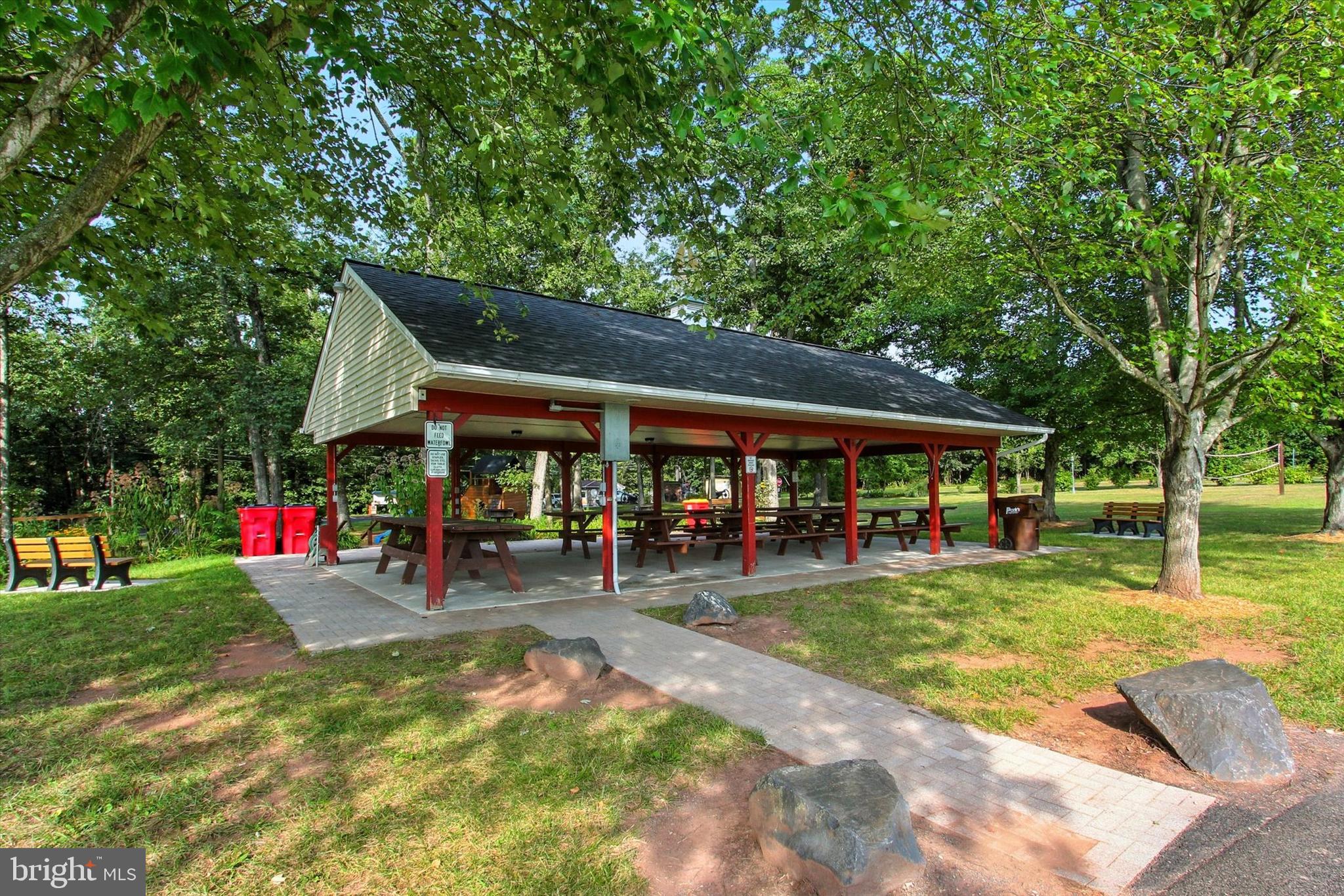 LAKE HERITAGE - Residential