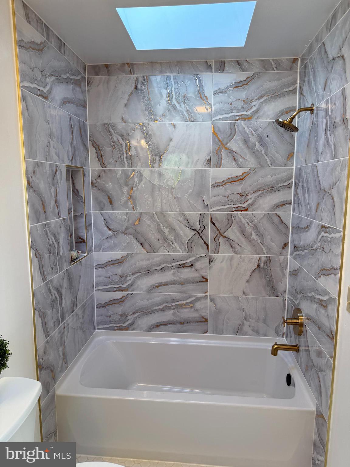 LAKE HERITAGE - Residential