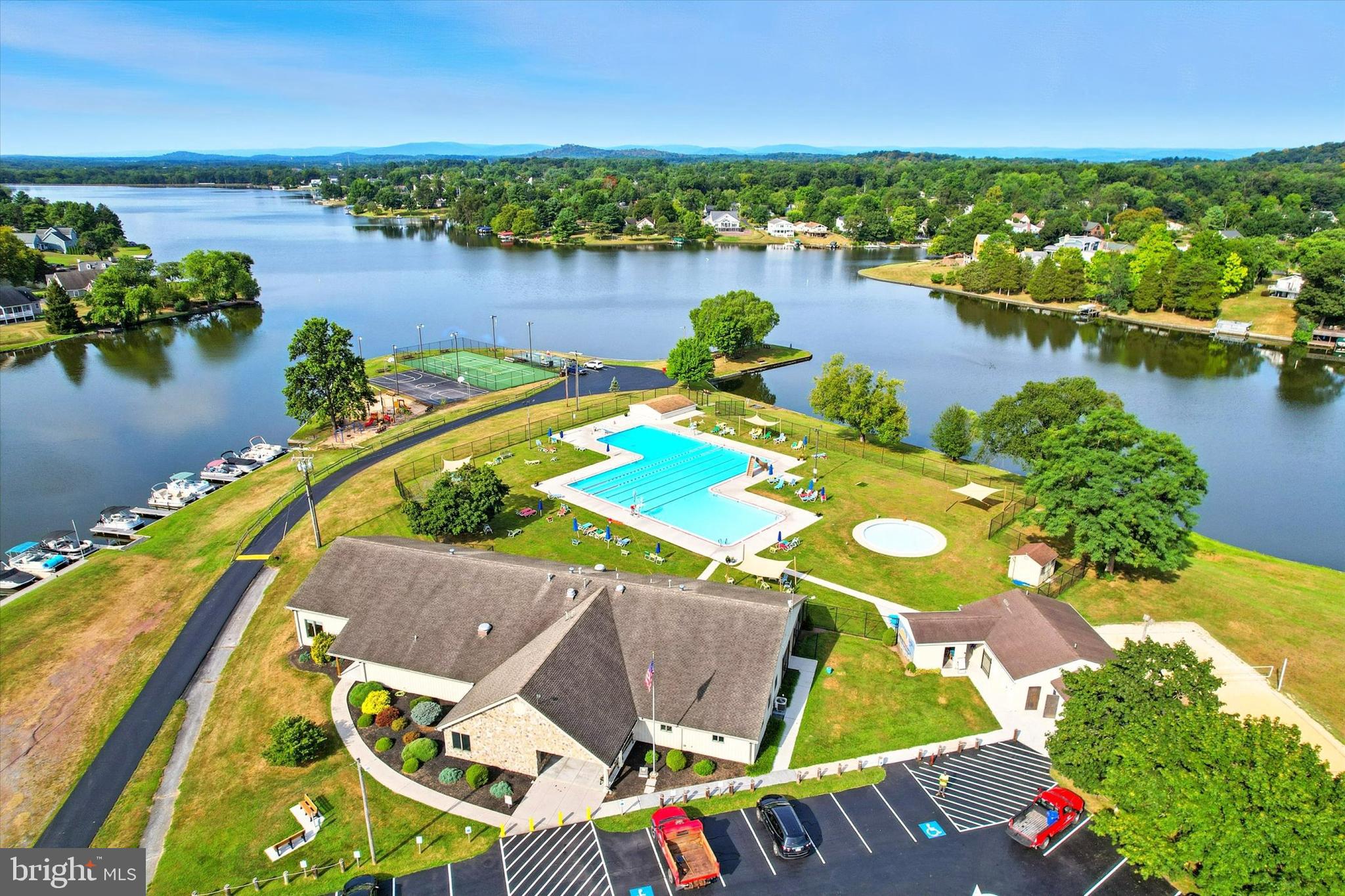 LAKE HERITAGE - Residential