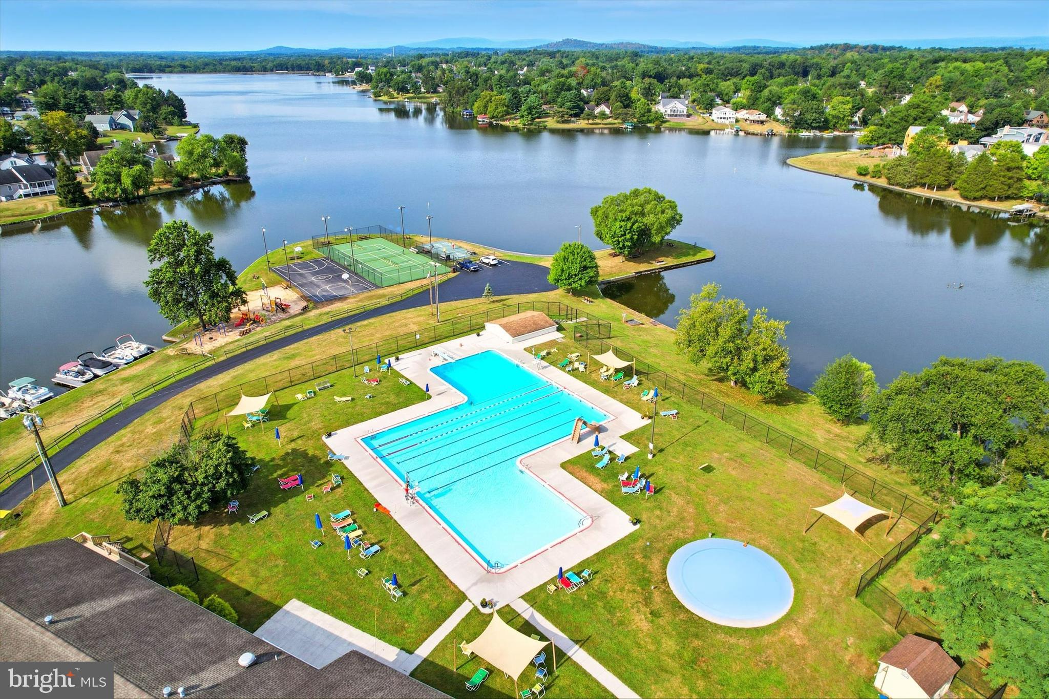 LAKE HERITAGE - Residential