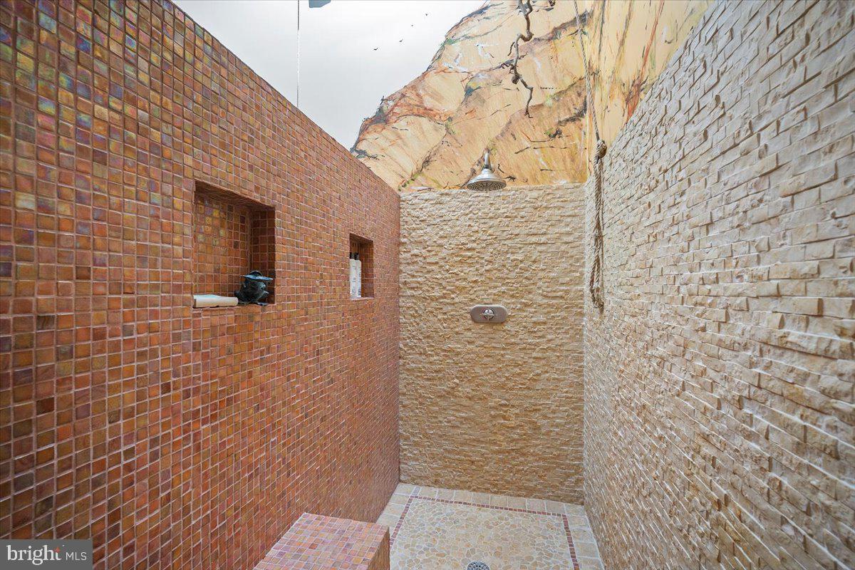 LAKE HERITAGE - Residential