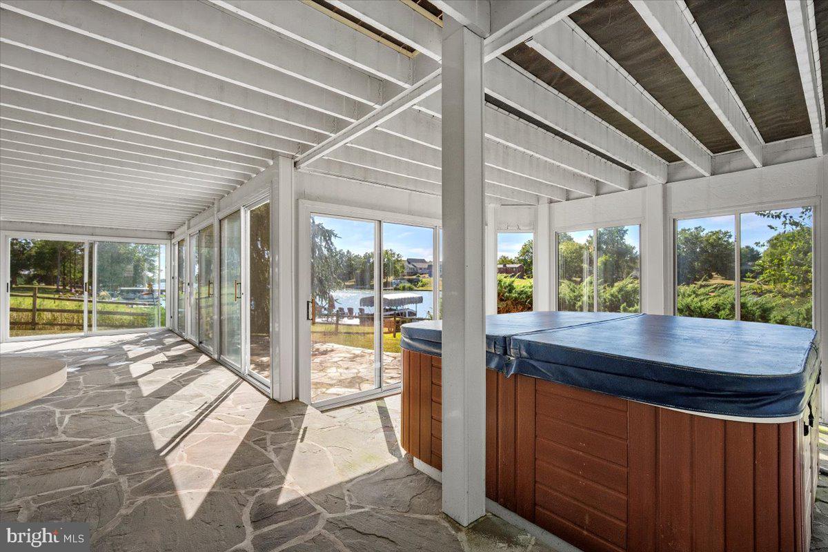 LAKE HERITAGE - Residential