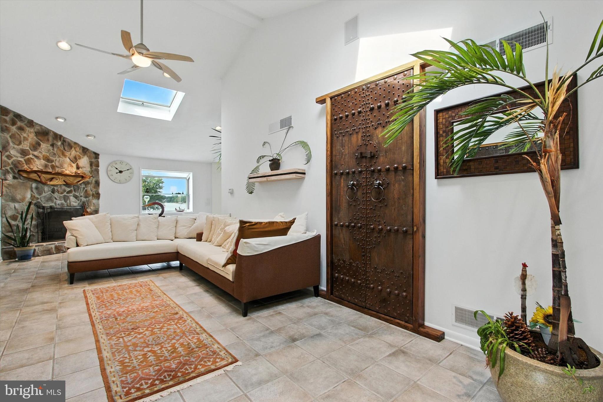 LAKE HERITAGE - Residential