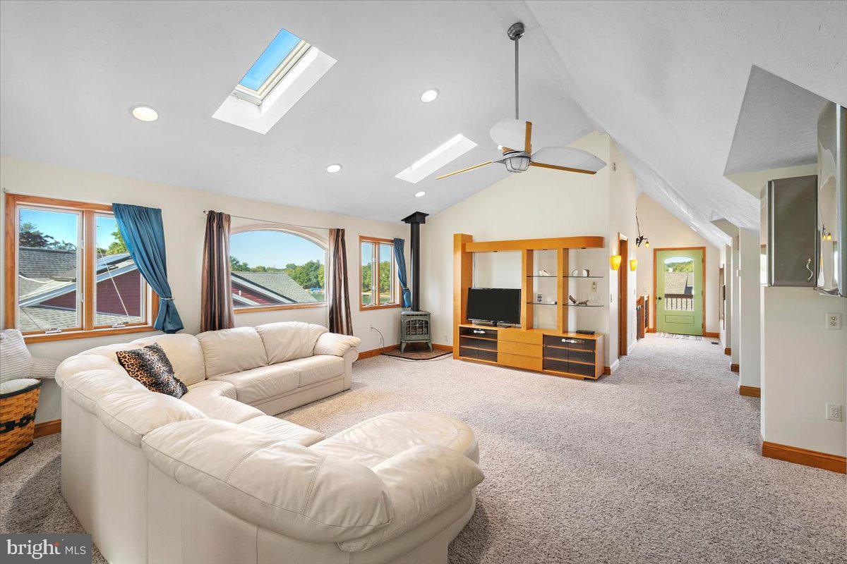 LAKE HERITAGE - Residential