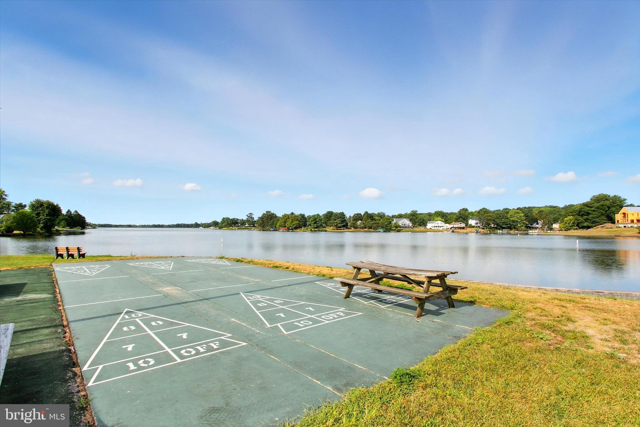 LAKE HERITAGE - Residential