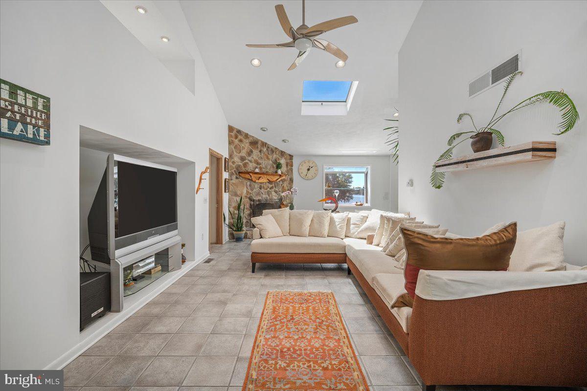 LAKE HERITAGE - Residential