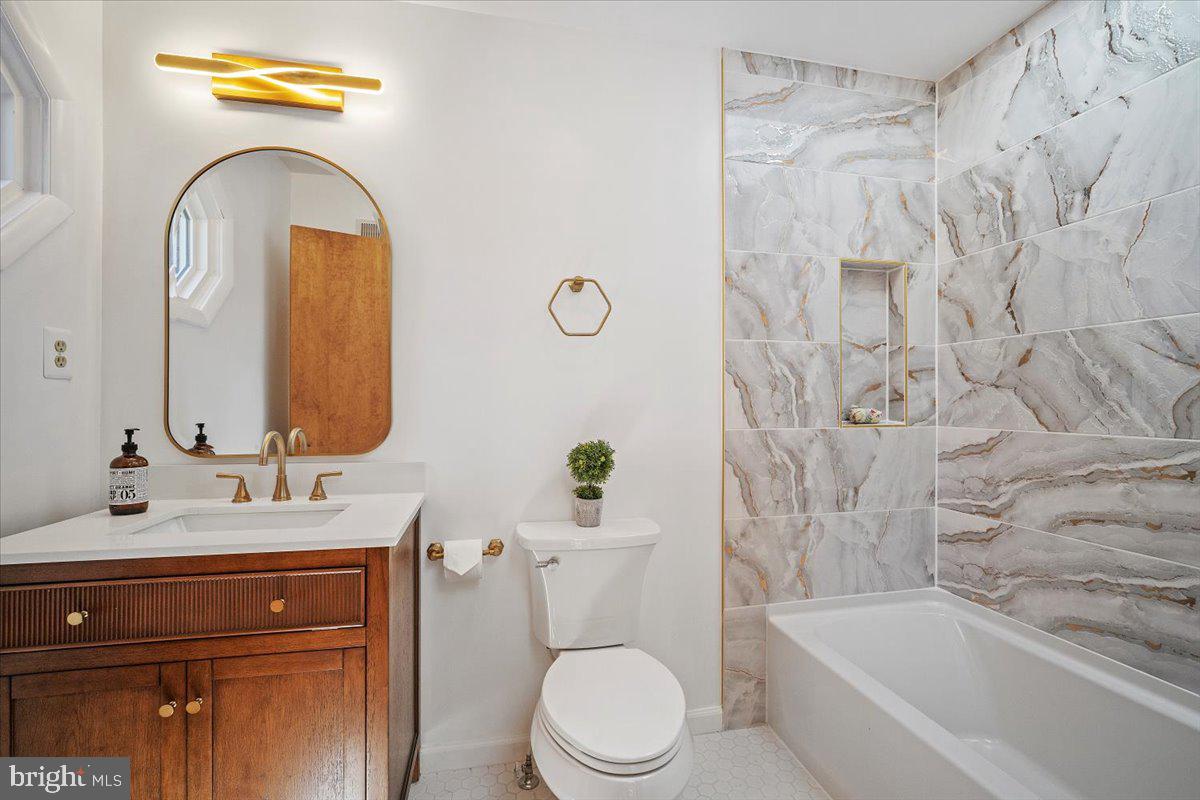 LAKE HERITAGE - Residential