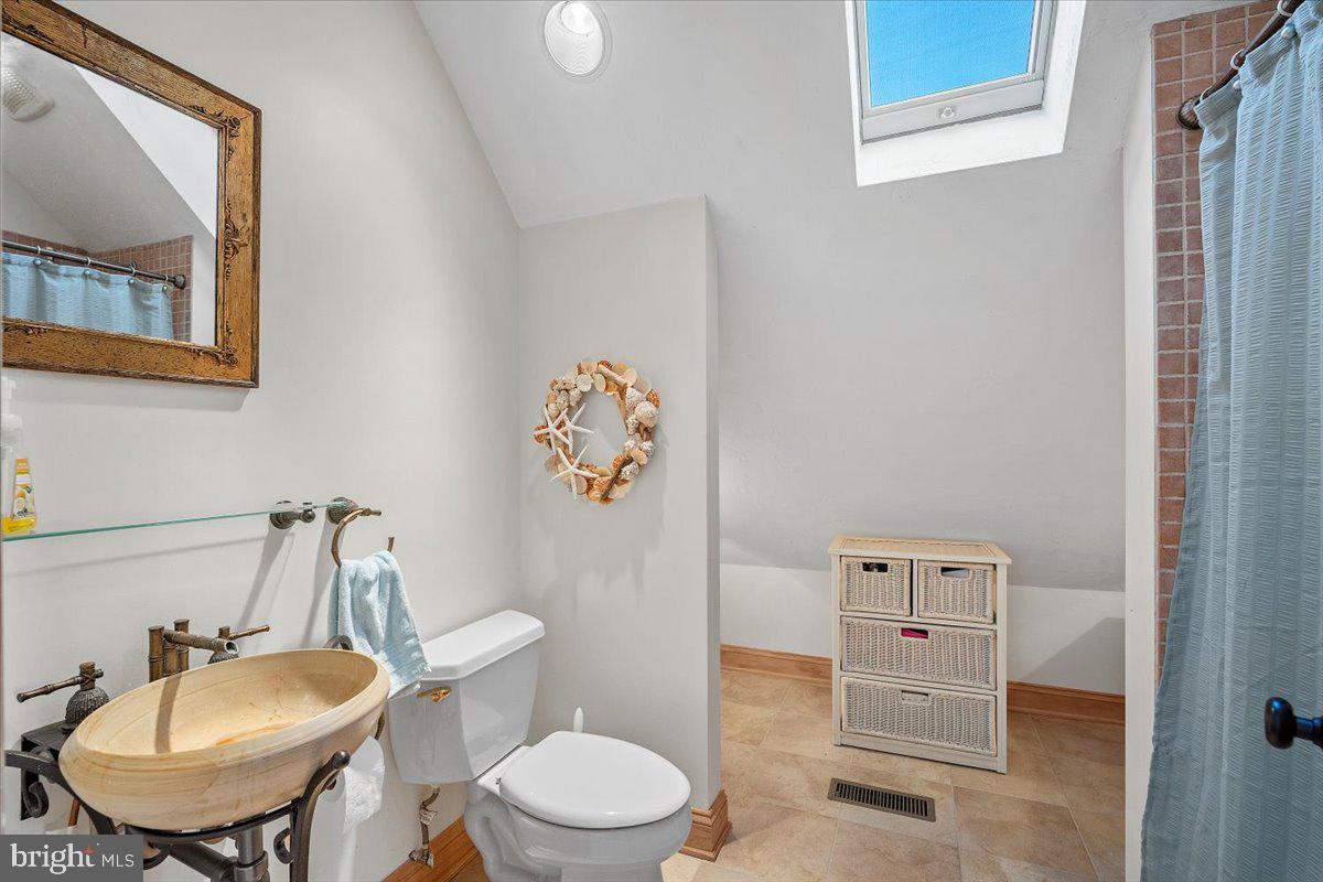 LAKE HERITAGE - Residential