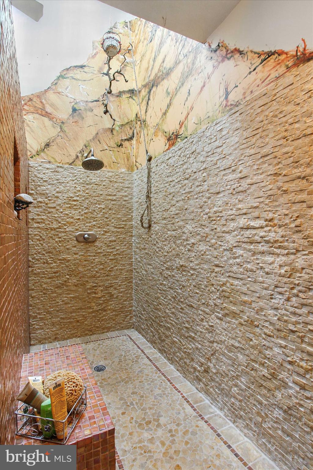 LAKE HERITAGE - Residential