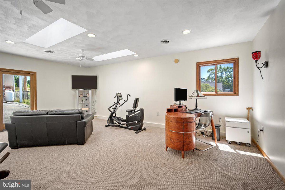 LAKE HERITAGE - Residential