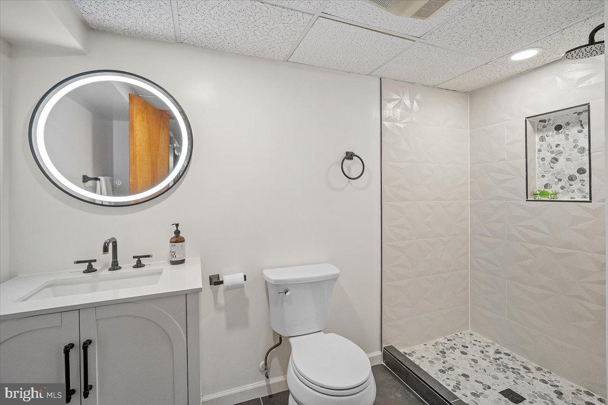 LAKE HERITAGE - Residential