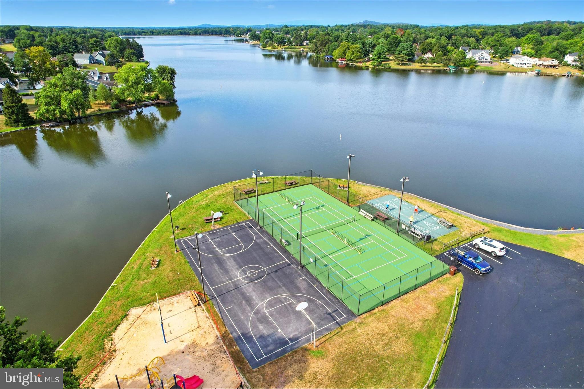 LAKE HERITAGE - Residential